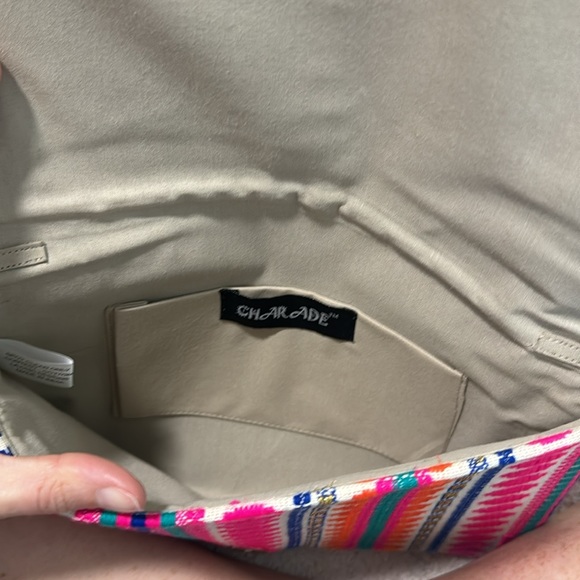 Embroidered neon clutch - Picture 4 of 4